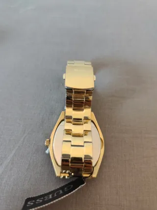 Reloj Guess Dorado