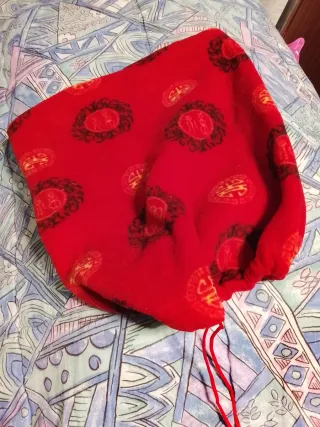 Braga de cuello/bufanda roja con estampado. Nueva 