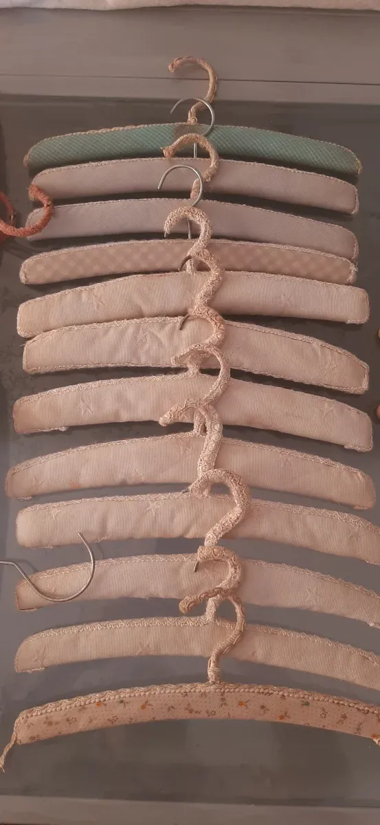 27 perchas infantiles acolchadas