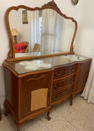 Mueble aparador antiguo con espejo