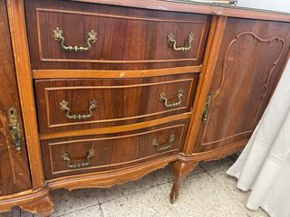 Mueble aparador antiguo con espejo