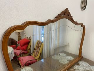 Mueble aparador antiguo con espejo