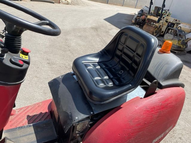 fregadora de hombre abordo marca RCM modelo DRIVE 