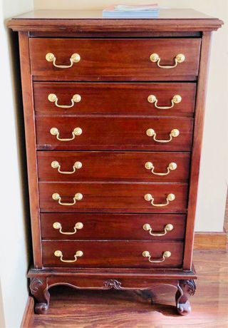 Cassettiera in legno con 7 cassetti