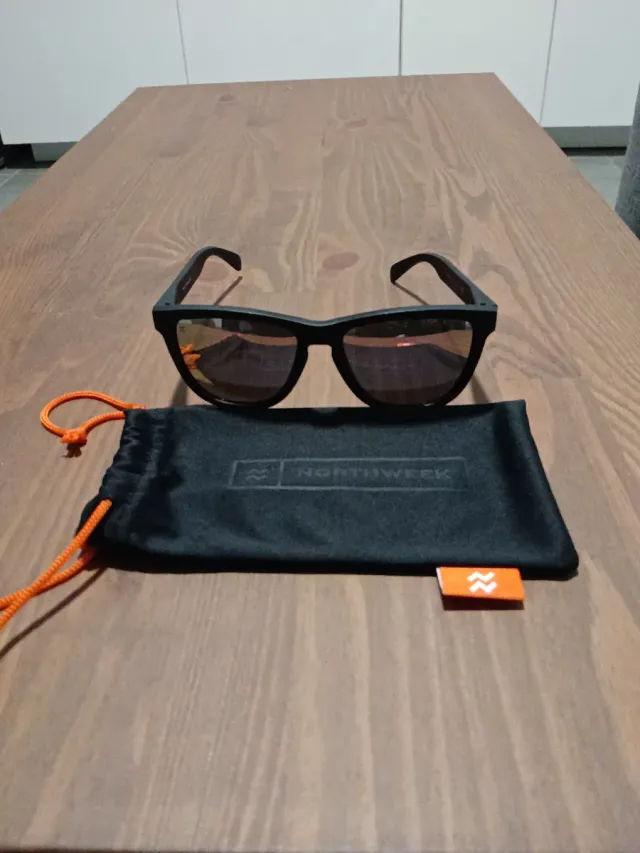 Gafas de sol NORTHWEEK negras y grises