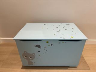 Baúl de almacenaje infantil.