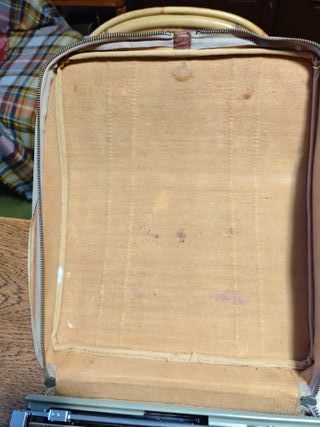 Máquina de escribir Hispano Olivetti Pluma 22