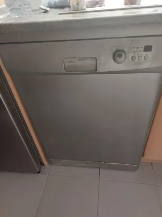 Lavavajillas con tara en puerta, zanussi