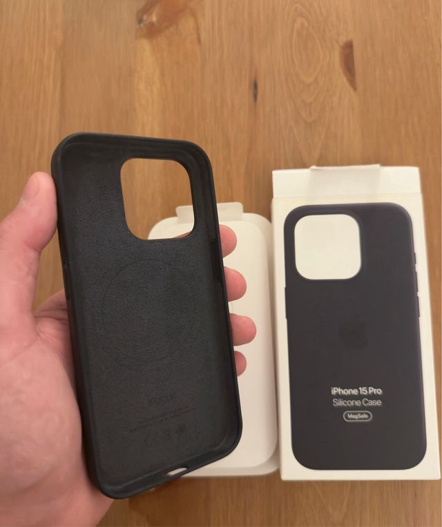 Funda iPhone 15 Pro Negra Apple MagSafe