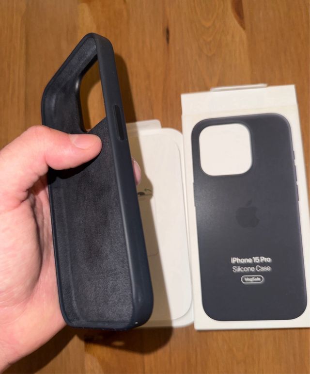 Funda iPhone 15 Pro Negra Apple MagSafe