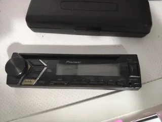 Radio Pioneer DEH-S100UB