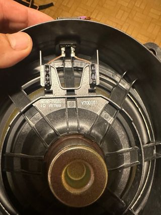 Altavoces ubicados en Toyota Land Cruiser 250