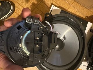 Altavoces ubicados en Toyota Land Cruiser 250