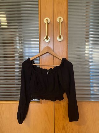 Blusa negra manga larga escote cuadrado