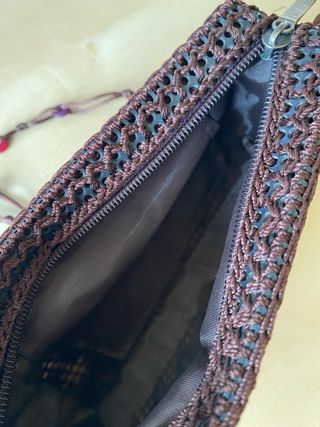 Bolso de mano con flores y cuentas