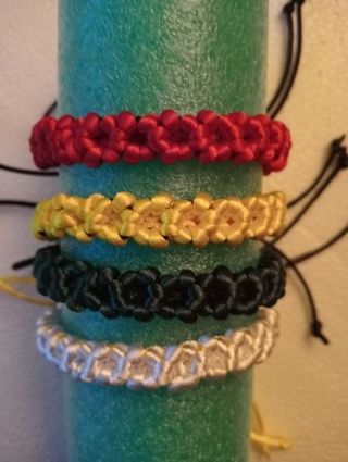 Pulseras artesanales multicolor