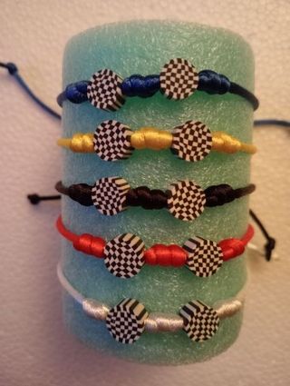 Pulseras artesanales multicolor