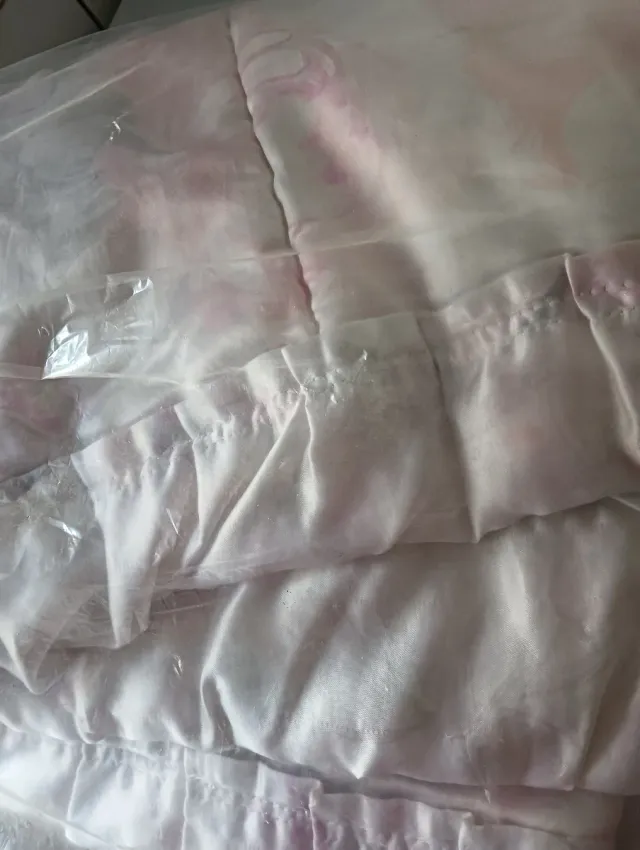 De 135 Colcha satén rosa con flores