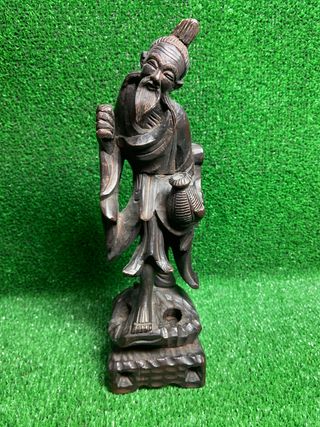 Figura tallada de madera antigua