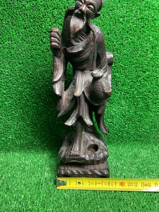 Figura tallada de madera antigua