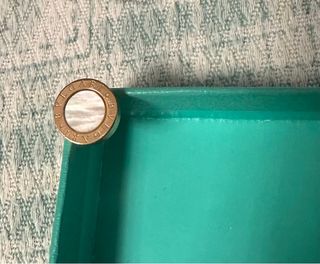 Orecchino color oro e bianco nuovo mai indossato