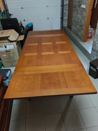 Mesa de salón de madera maciza