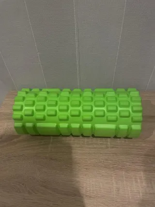Rodillo de masaje verde texturizado