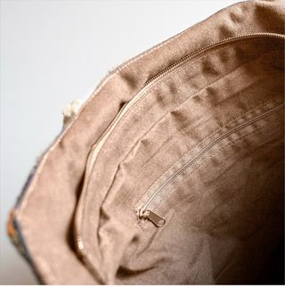 Bolso de mano multicolor con abalorios