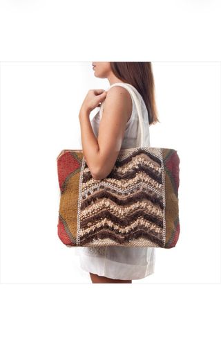 Bolso de mano multicolor con abalorios