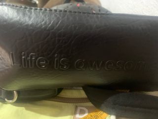 Mochila Desigual negra con detalles multicolor