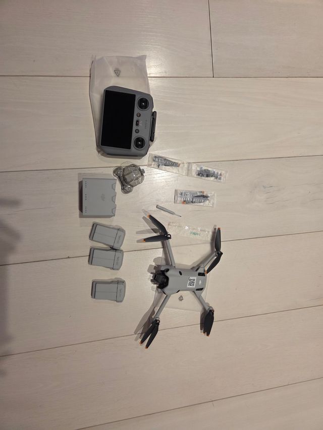 DJI Mini 4 Pro Fly More Combo