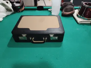 Maletín vintage ejecutivo negro y beige