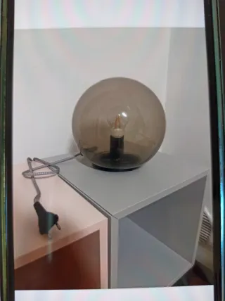 Lampada da tavolo sfera grigia