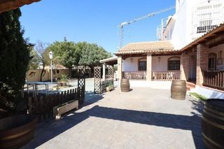 Local comercial en venta en Campos de Golf - Villa Martin - Los Dolses en Orihuela