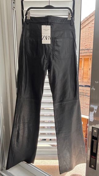Pantalón de piel Zara flare