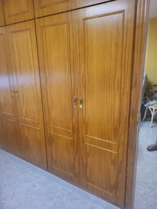 Armario empotrado madera 2.10m x 2.20m