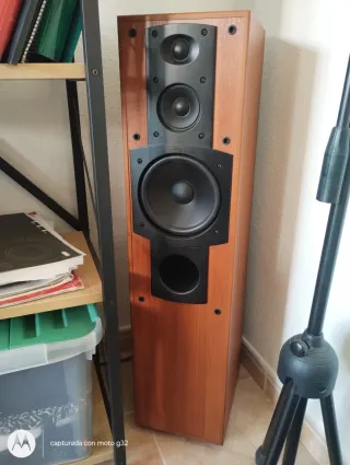 Altavoces Jamo Madera y Negro