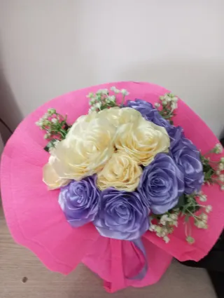 Se hacen ramos de flores hechos a manos