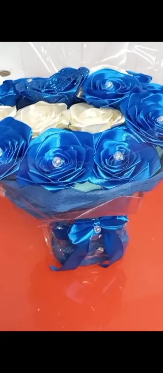 Se hacen ramos de flores hechos a manos
