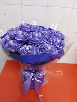 Se hacen ramos de flores hechos a manos