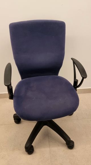 Silla de oficina ergonómica azul y negra
