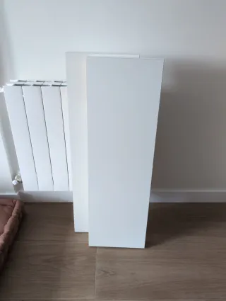Baldas de madera blancas