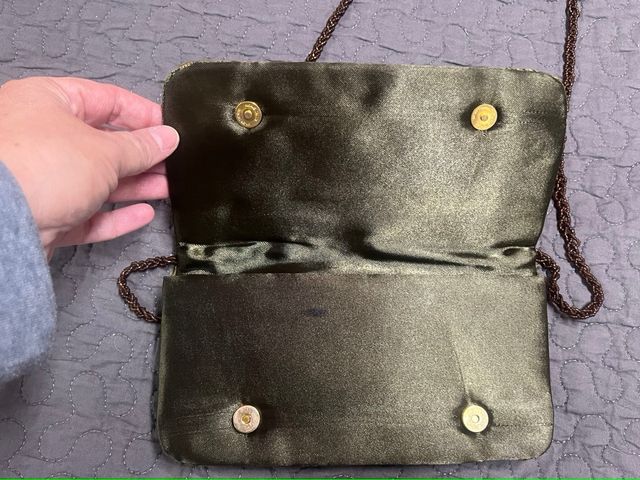 Bolso de fiesta con abalorios verde y dorado
