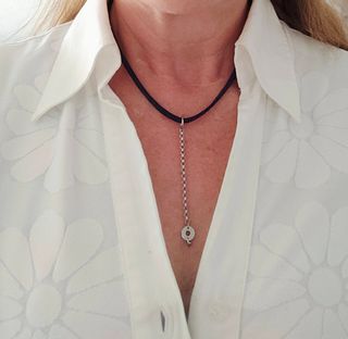 Gargantilla piel  y colgante acero