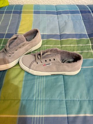 Zapatillas Superga grises edición especial.