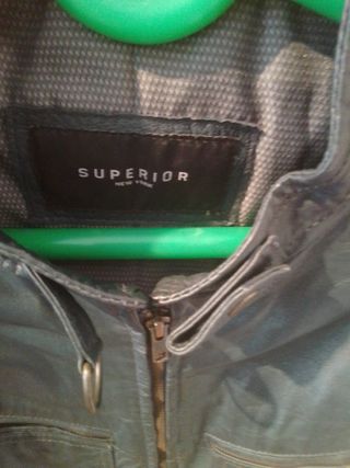 Cazadora de cuero tipo biker