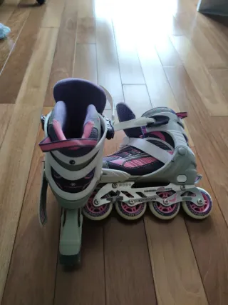 Patines en línea infantiles rosas y morados