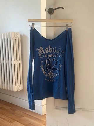 Sudadera Bershka azul con estampado