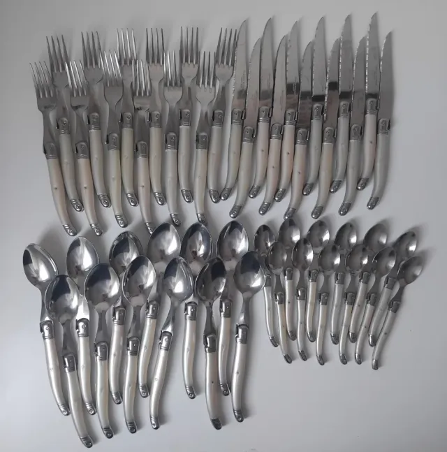 Cubertería Laguiole 12 pax