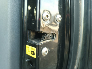 CERRADURA PUERTA TRASERA DERECHA SSANGYONG RODIUS